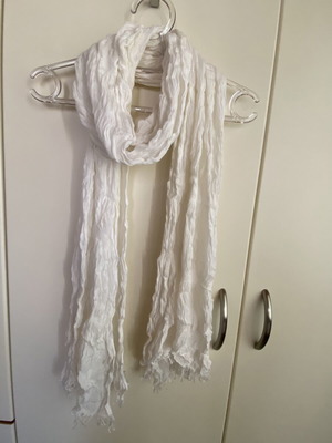 White scarf like new