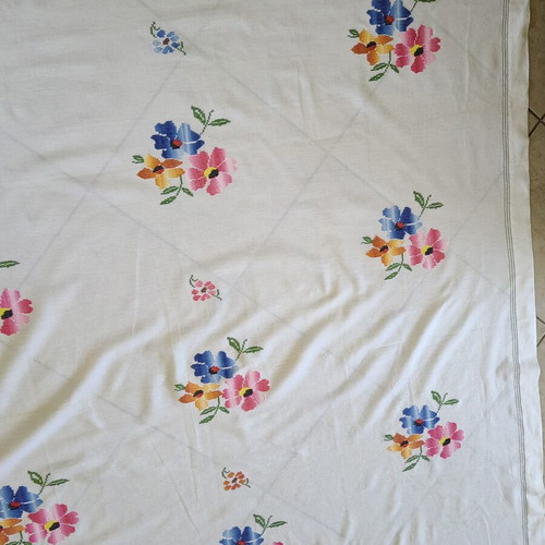 Woven white tablecloth 1.60m x 2.10m