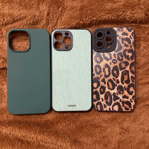 iPhone 13 Pro Max cases like new, pack of 23