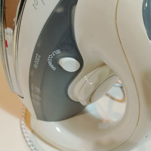 Maria Loi steam iron used, 2200W with self cleaning system