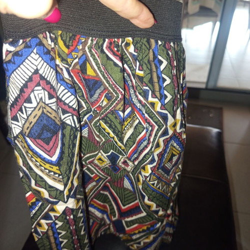 Skirt with Elastic Waist, Pleats and Geometric Pattern like new, size L