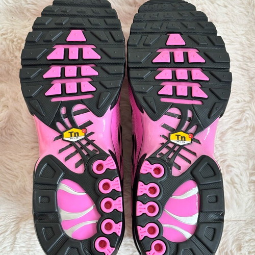 Nike Air Max Plus TN Black Pink new, size 44, athletic shoes
