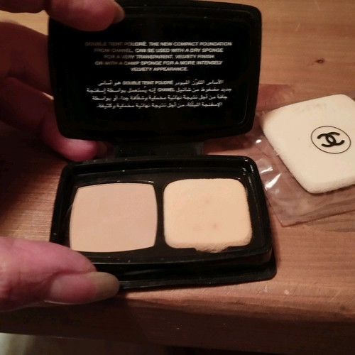 Chanel compact powder with sponge like new