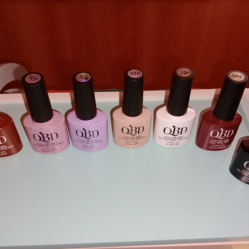 QBD semi-permanent nail polish used