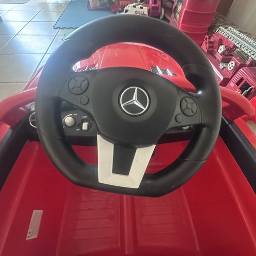 Mercedes children's electric car like new with music and lights