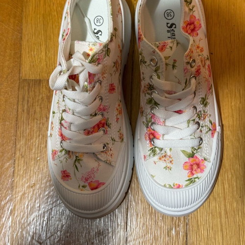 Seastar women's athletic shoes new with flowers size 38 white