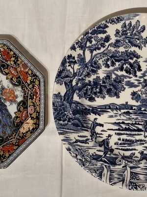 Set of 2 porcelain plates