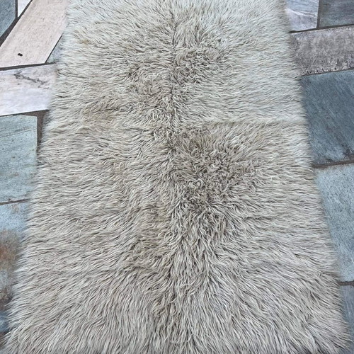 Flokati rug barely used in excellent condition