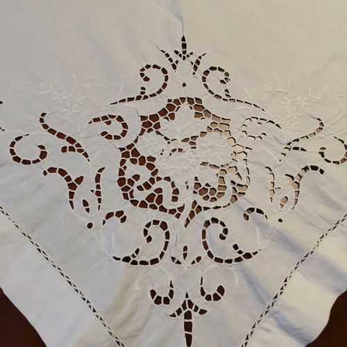 Handmade cutwork tablecloth like new 150x150