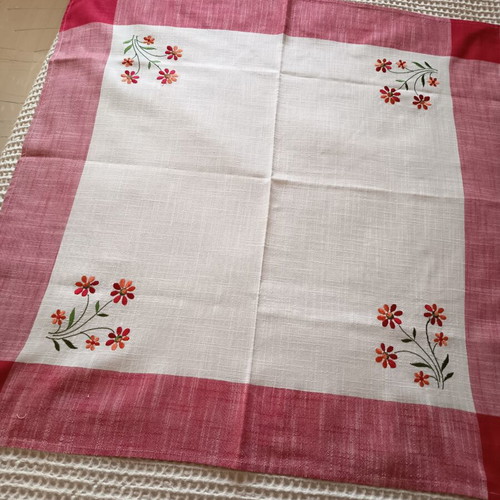 Vintage linen tablecloth set 2 pieces 85x85 cm like new