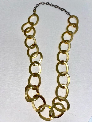 Women's gold necklace like new