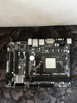 Μητρική πλακέτα Gigabyte F2A88XM με επεξεργαστή AMD A6-6400 σαν καινούργια, με 2 cpu coolers δώρο