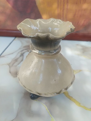 Ceramic vase like new, small