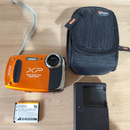 Fujifilm FinePix XP50 digital camera like new, waterproof and shockproof
