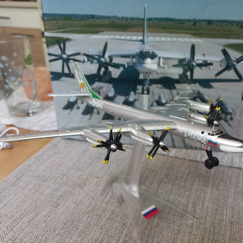 Tu 95 military airplane model like new, scale 1:200