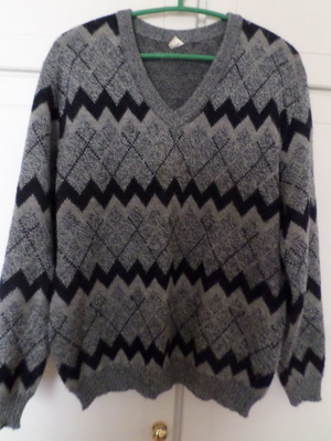 Men's jacquard sweater size L like new, grey