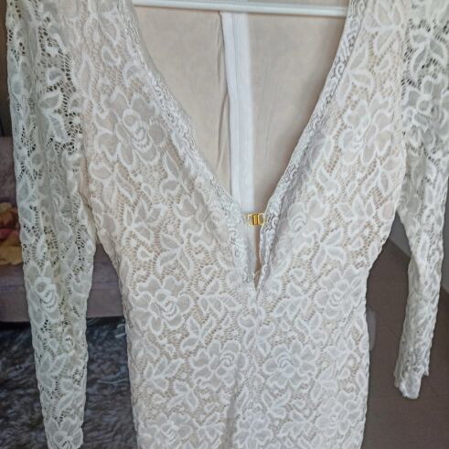 Lace jumpsuit like new, white and beige, with gold clasp