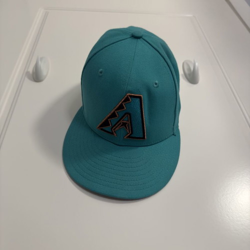 New Era Arizona Diamond Backs fitted cap size 7 1/8, like new, turquoise