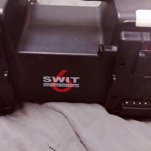 SWIT PC-P461S 4-Bay V-Mount Fast Battery Charger like new