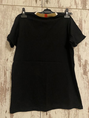 Burberry black T-shirt size M with icon stripe collar, like new