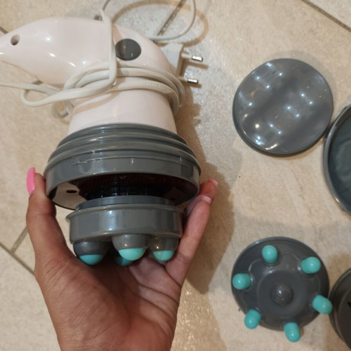 Massage device like new with various accessories