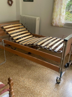 Νοσοκομειακό κρεβάτι Trendelenburg σαν καινούργιο με στρώμα και αερόστρωμα