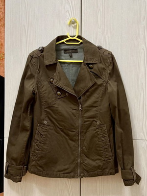 Γυναικείο jacket Attrattivo σαν καινούργιο, μέγεθος S, καφέ, ασύμμετρο φερμουάρ