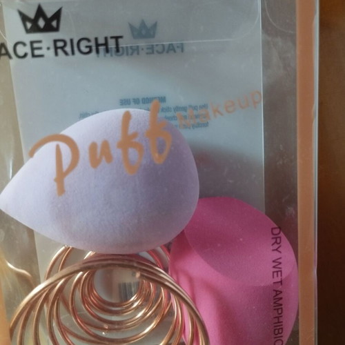 Beauty blender in excellent condition, never used