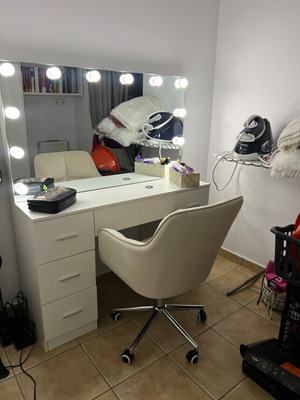 Boudoir vanity set like new with many drawers and LED lights