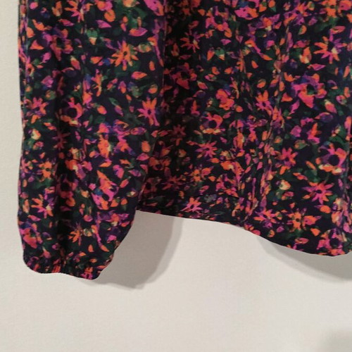 Women's blouse Medium like new, multicolor with elastic cuffs and button