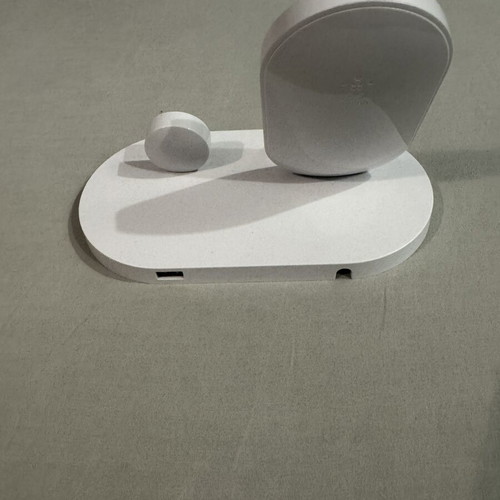 Belkin BOOST↑UP Wireless Charging Dock for iPhone and Apple Watch like new