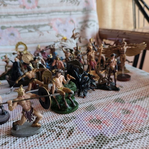 DeAgostini Mythology series magazines and miniatures like new