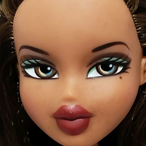Bratz Sun kissed Summer Yasmin and rare Dana dolls used, set of 2