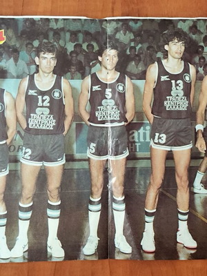 Ρετρό διπλής όψης αφίσα «Νέο Αγόρι» 1980s, μπάσκετ ΠΑΟΚ και έμβλημα Παναθηναϊκού
