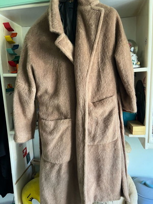 Long Zara coat like new with belt