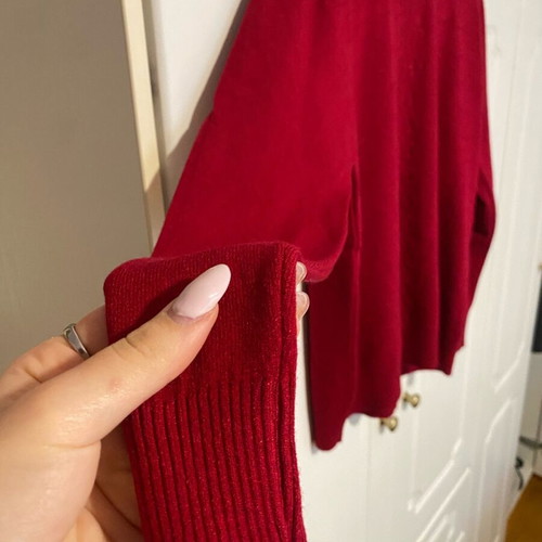 Red pullover turtleneck with details