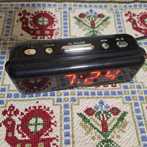 Electric alarm clock digital, like new