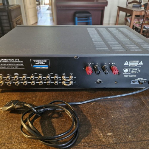Nad 302 amplifier like new, high power stereo