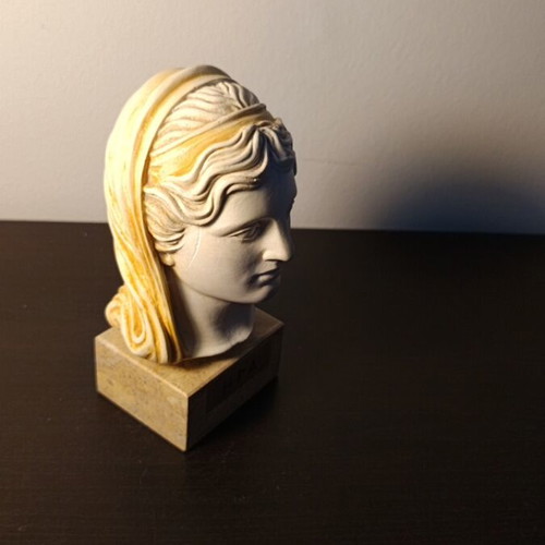 Thea Hera statuette used with scratch