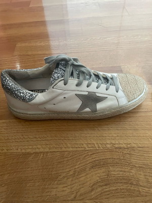 Golden Goose limited edition shoe like new, white size 40