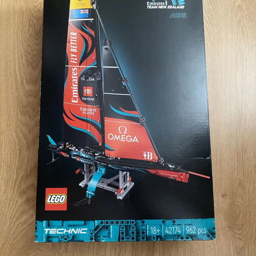 Lego Emirates Team New Zealand AC75 Yacht 42174 new