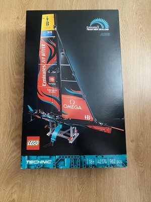 Lego Emirates Team New Zealand AC75 Yacht 42174 new