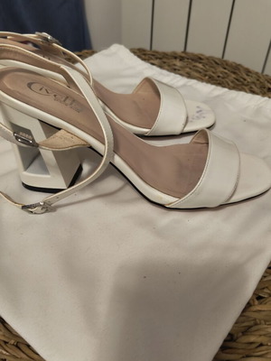 Women's white patent sandals used, size 39