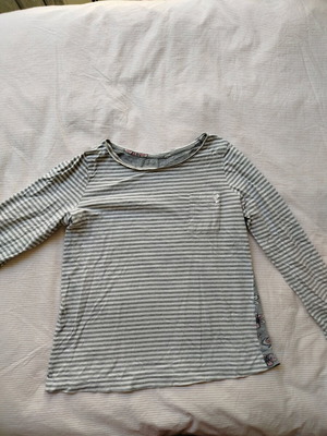 Makó t-shirt like new, gray multicolor