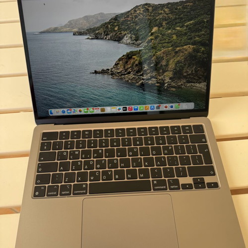 MacBook Air 13.6 M2 8C GPU 8GB 256GB like new