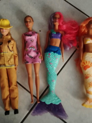 Barbie dolls like new, pack of 4
