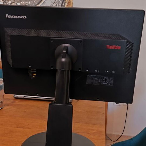 Lenovo LT2252pwA 22 ιντσών IPS monitor σαν καινούργιο, ρυθμιζόμενη βάση