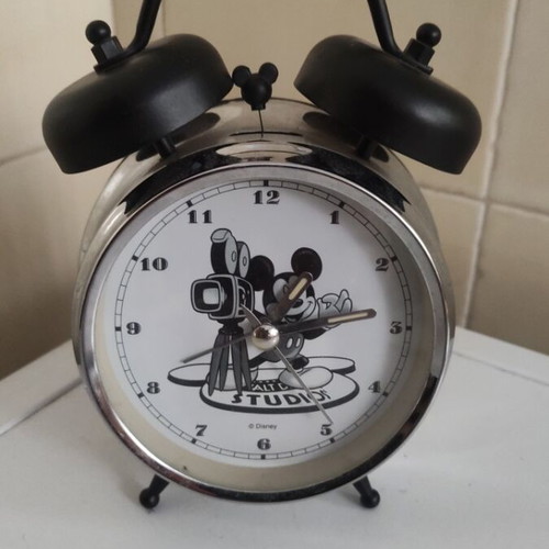 Disney analog table clock like new