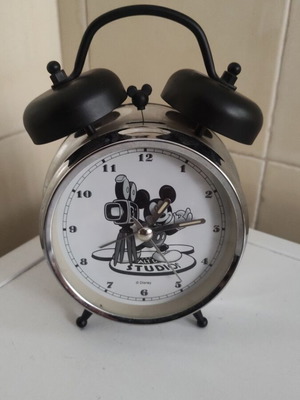 Disney analog table clock like new