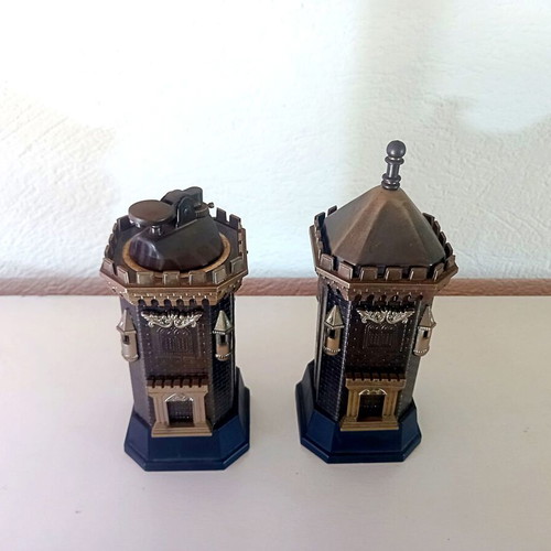 Vintage table lighter & case "towers" - Hong Kong 1970s